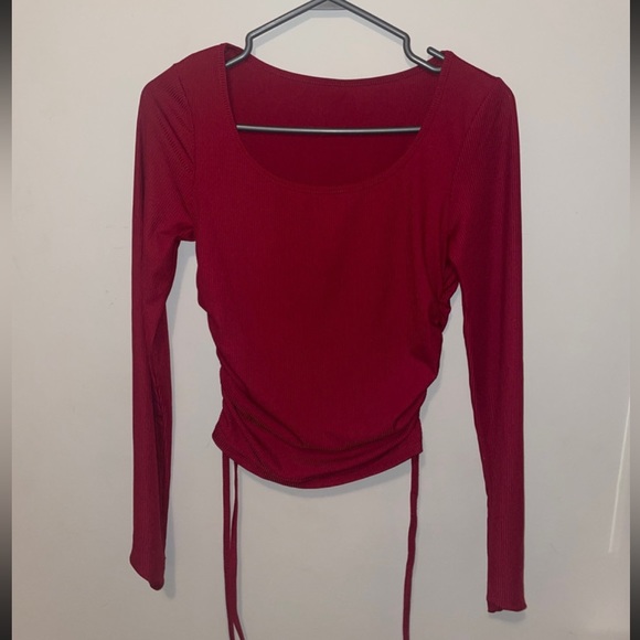 Maroon scoop neck ruched side shirt - Picture 4 of 4